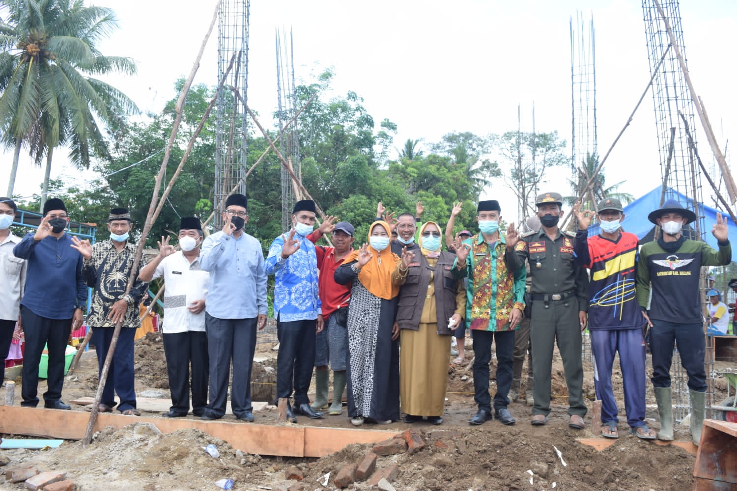 Wabup Mura Letakkan Batu Pertama Pembangunan Masjid Jami Attaqwa Desa Suka Maju