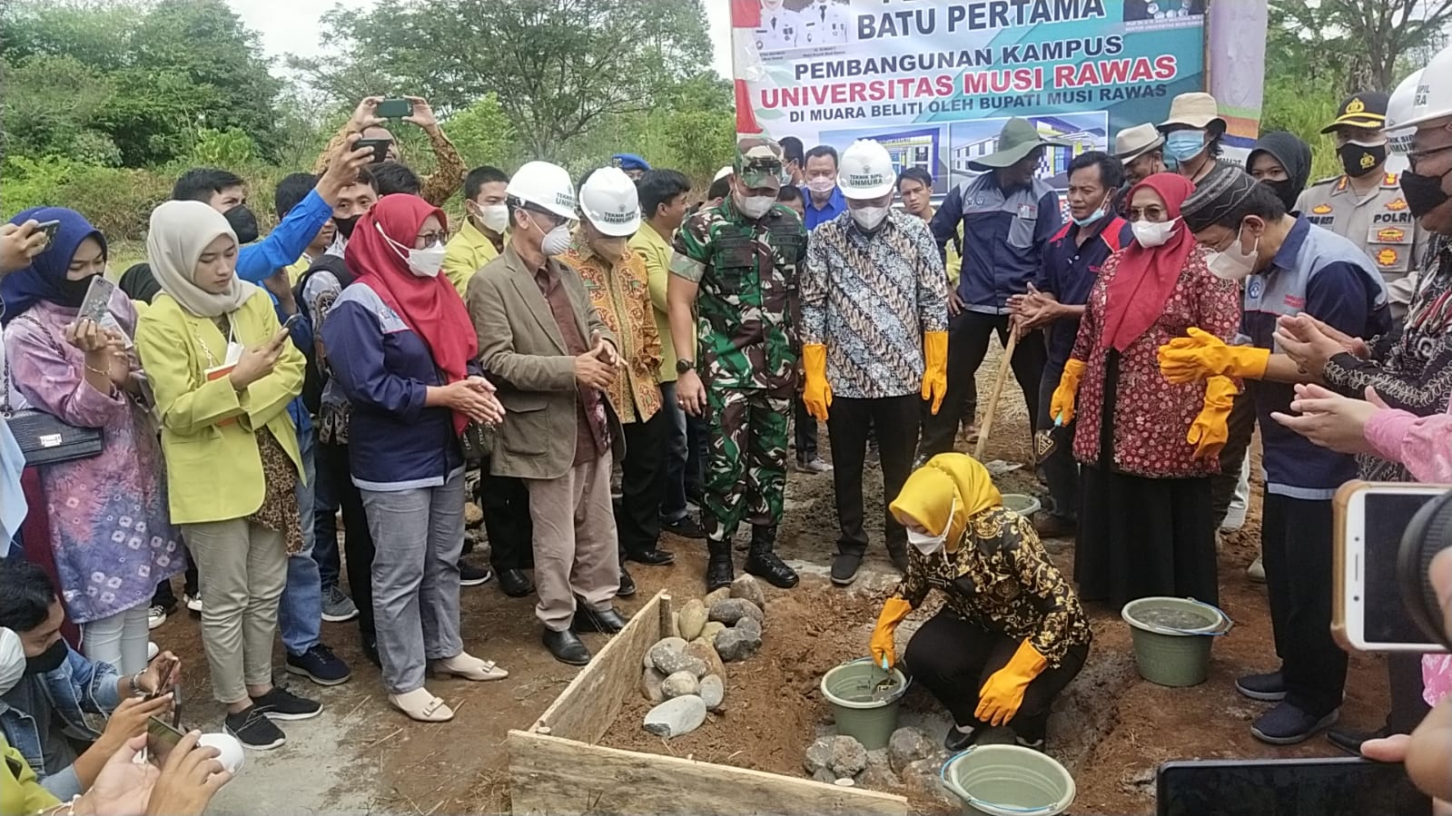Bupati HJ. Ratna Machmud Lakukan Peletakan Batu pertama Universitas Musi Rawas