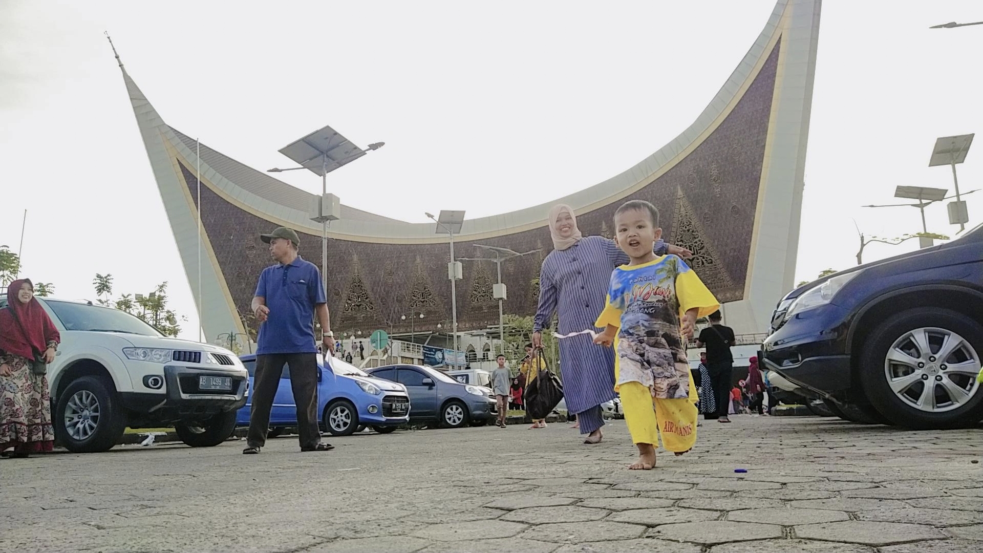 Wisata Religi Masjid Raya Sumatra Barat Unik dan Desain Terbaik DiDunia