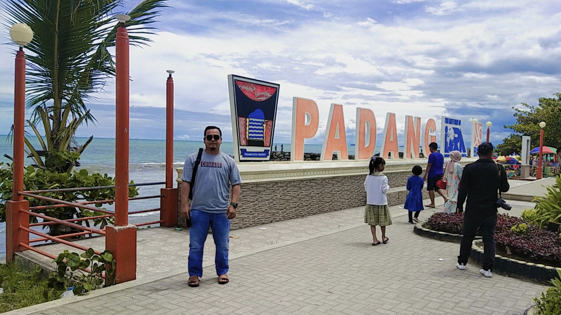 Surga Mempesona Taplau Pantai Indah di Jantung Kota Padang