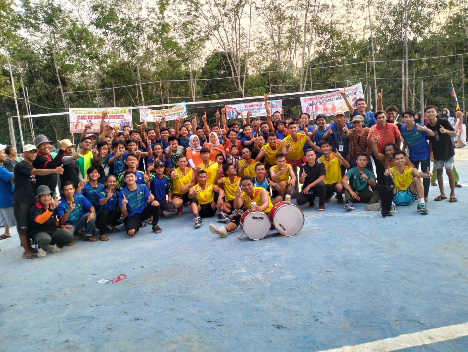 Tim Auto 31 Juara 1 Turnamen Voli Se-Kecamatan Karang Jaya