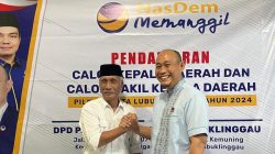Dengan Niat Baik “Bismillah” H. Rustam Effendi Ambil Berkas Bacakada di DPD NasDem Kota Lubuk Linggau