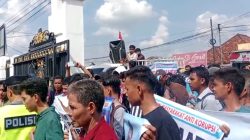 Ratusan Massa Tuntut Kejari Lubuklinggau Usut Tuntas Kasus Korupsi BUMD Musi Rawas