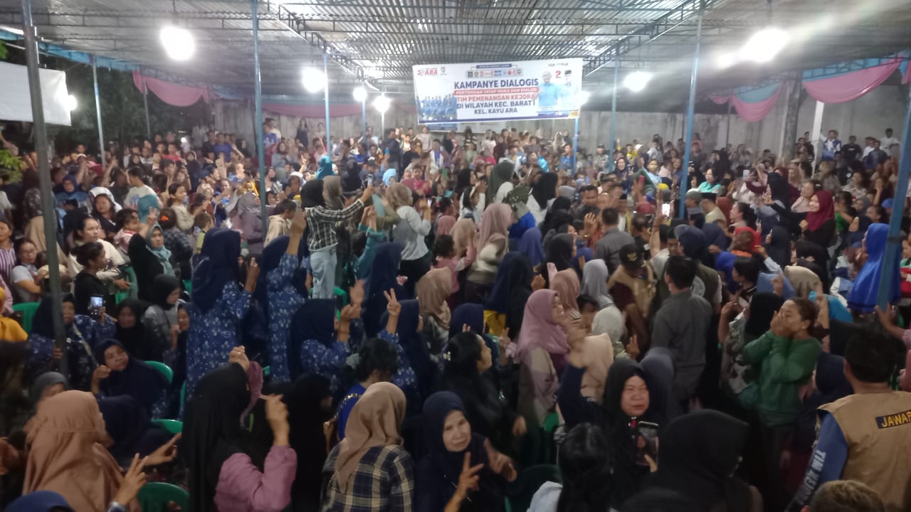 Gara-gara Sebotol Minuman’ Kayla KDI Sukses Goyangkan Ribuan Massa ‘Botak Peci