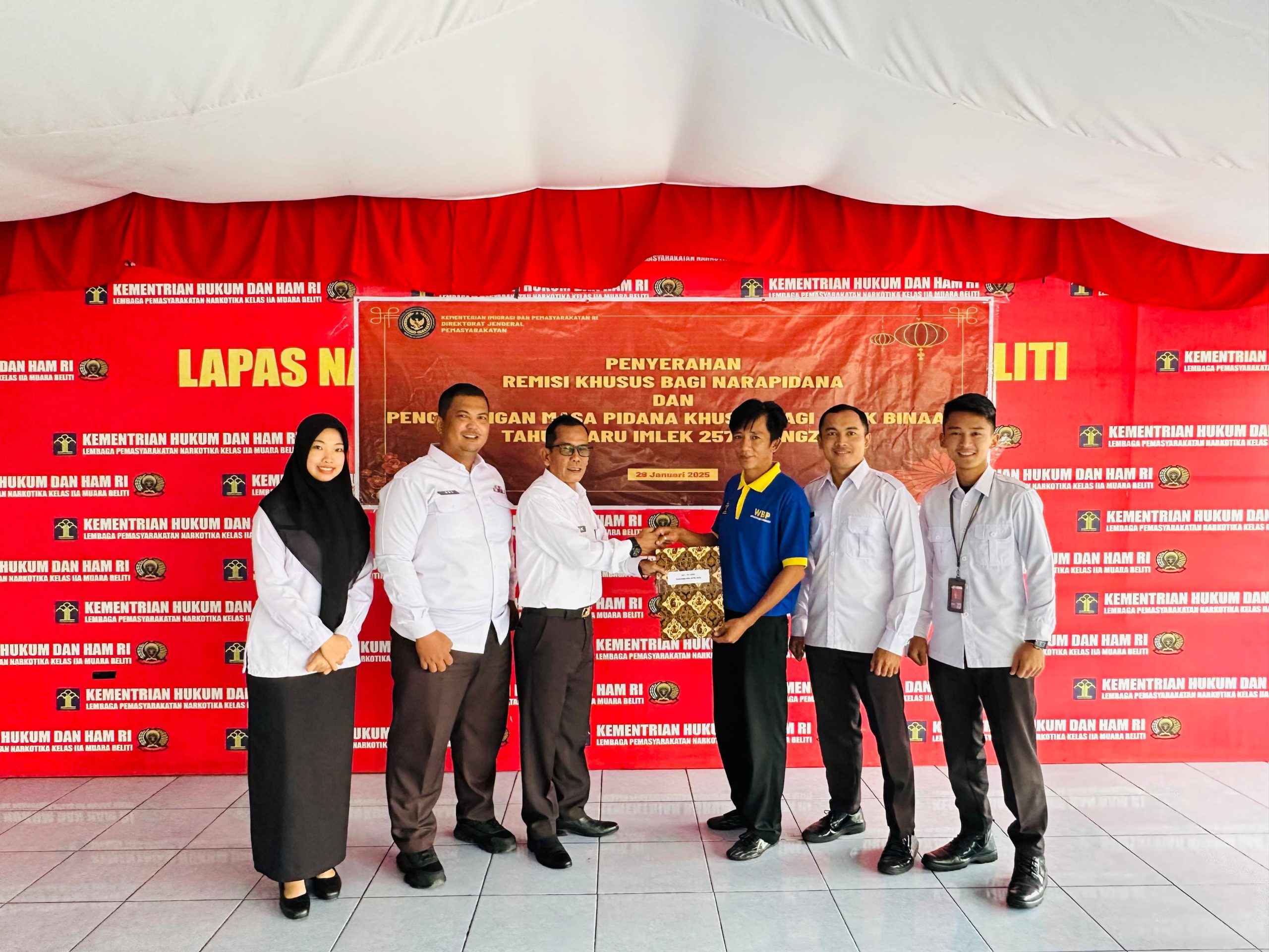 Momentum Imlek, Lapas Narkotika Kelas IIA Muara Beliti Berikan Remisi Khusus untuk Warga Binaan