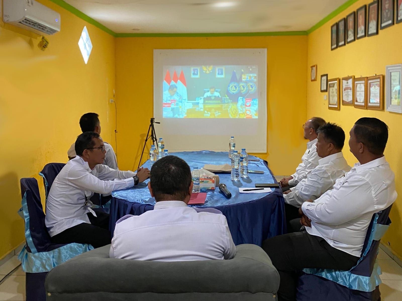 Ka.lapas Narkotika Muara Beliti dan Pejabat Struktural Ikuti Rapat Zoom Anev Kinerja Kemenimipas