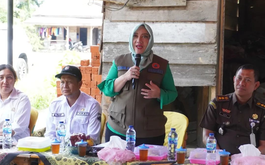 Bupati Musi Rawas Letakkan Batu Pertama Program Bedah Rumah RTLH Bersama Kejari Musi Rawas