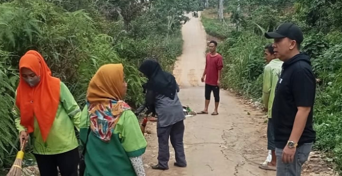 DLH Lubuk Linggau Tindaklanjuti Aduan Warga, Bersihkan Tumpukan Sampah Ilegal di Jalan Bima