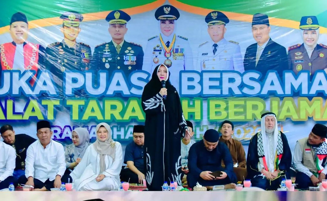 Buka Puasa Bersama di Pendopoan, Ratna Machmud Ajak Masyarakat Doakan Kemajuan Musi Rawas