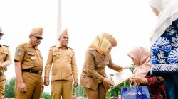 Apel Pagi Pemkab Musi Rawas, Bupati Ratna Machmud Serahkan Bingkisan untuk ASN Purna Tugas