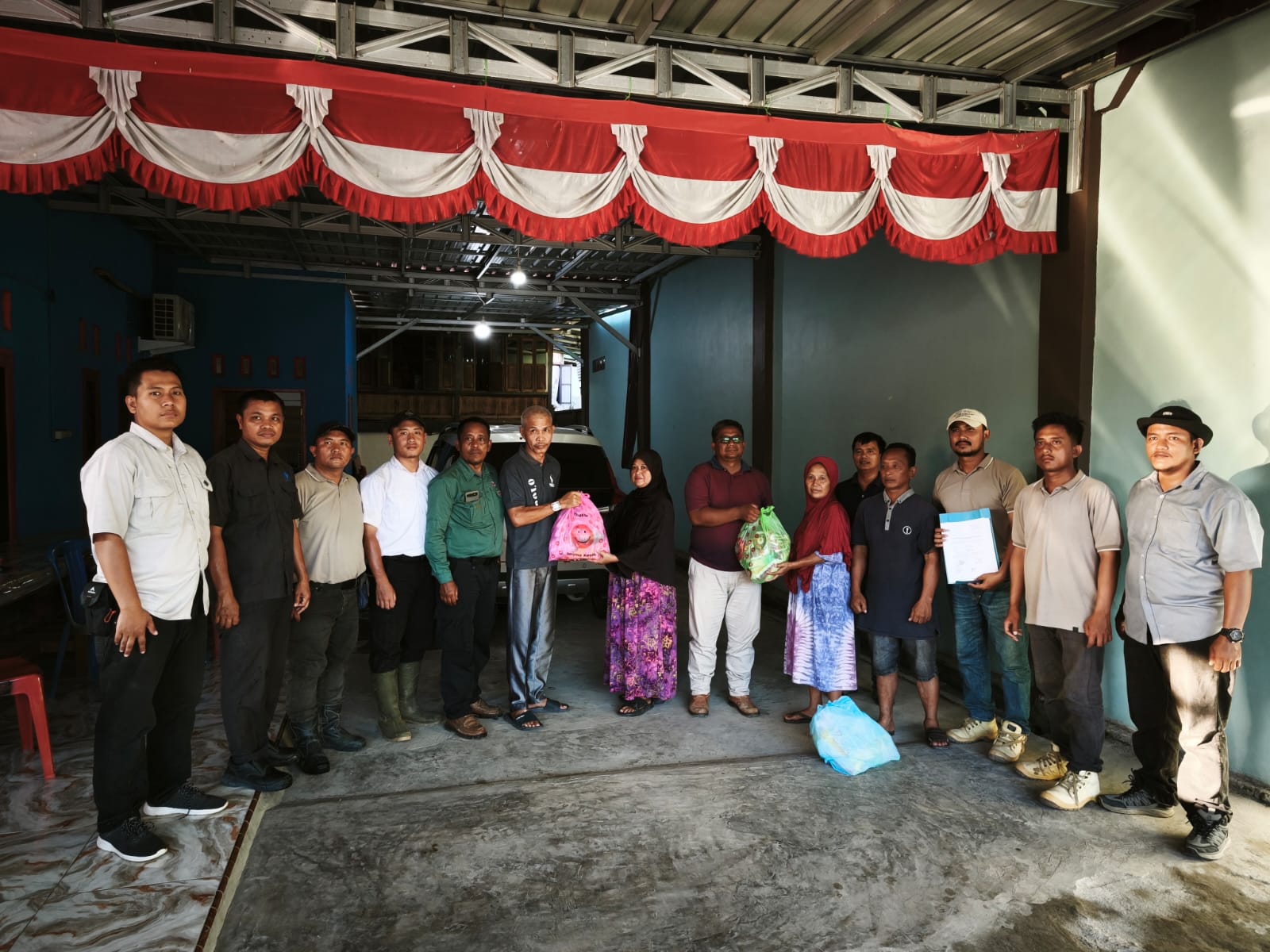 PT AMR West Salurkan 200 Paket Sembako Melalui Program CSR, Wujud Kepedulian Nyata untuk Masyarakat Muratara.